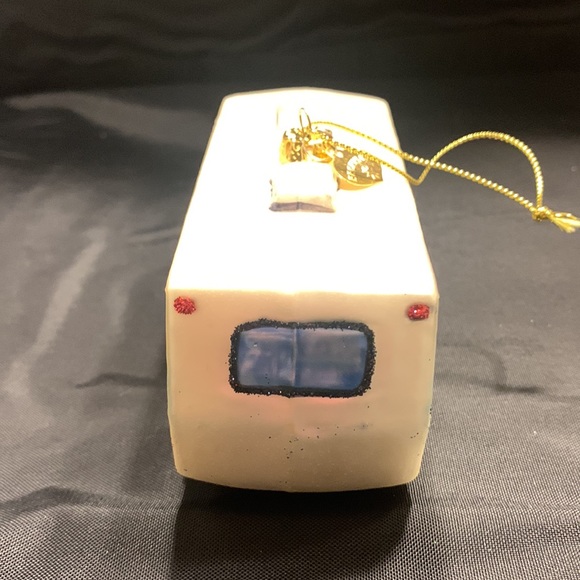 🎄Bronner’s Glass Travel Trailer Christmas Holiday Ornament - Picture 4 of 15